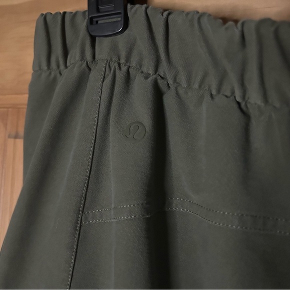 LULULEMON army green light utilitech cargo pocket high-rise pants - Picture 4 of 6